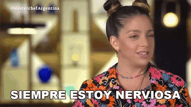a woman says siempre estoy nerviosa in a spanish language