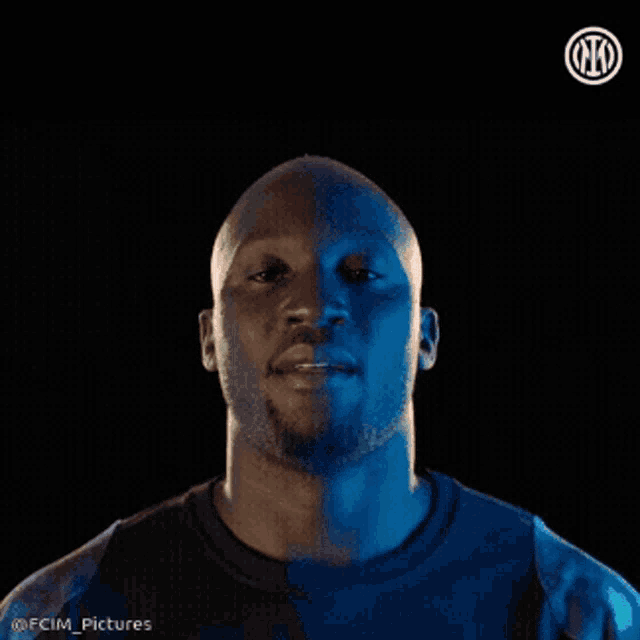a picture of a man with the words im romelu im inter