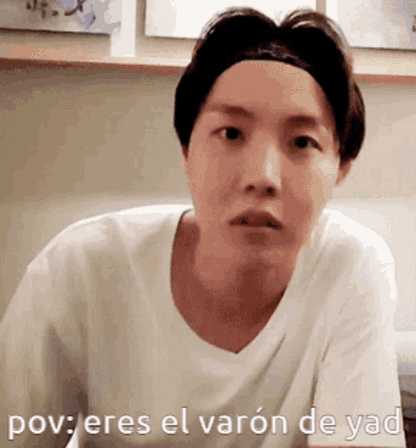 a close up of a person wearing a headband and a white shirt with the words pov : eres el varon