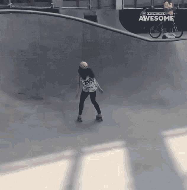 Roller Skating People Are Awesome GIF - Roller Skating People Are Awesome Tricks GIFs