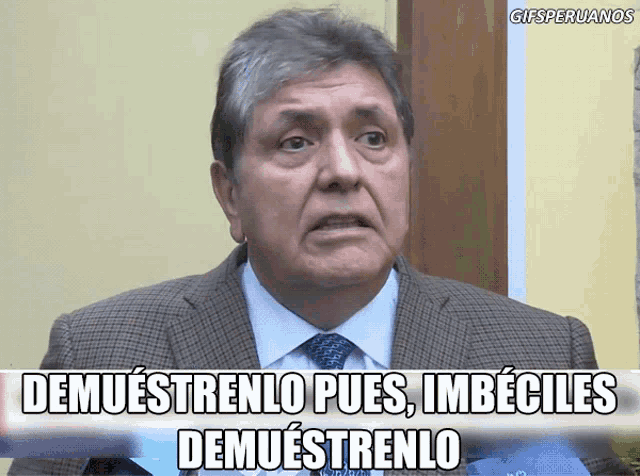 a man in a suit and tie says " demuestranlo puedes imbeciles demuestranlo "