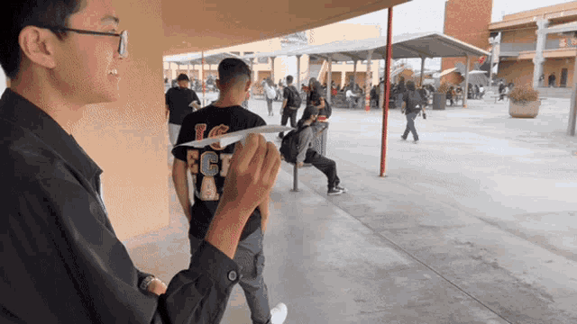 a man in a black shirt with the letter g on the back