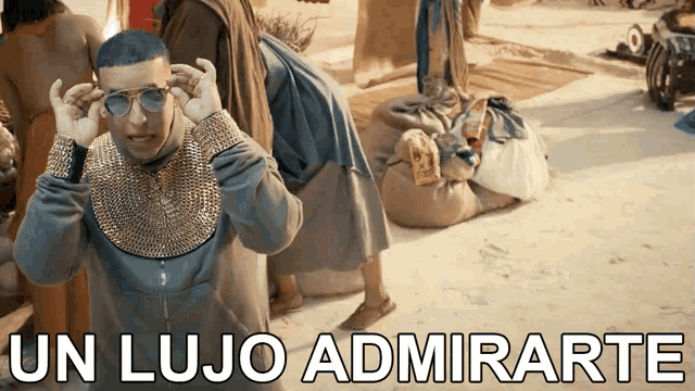 a man wearing sunglasses with the words un lujo admirarte below him