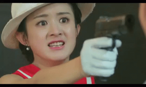 赵丽颖，哭，枪，威胁 GIF - Zhao Li Ying Cry Gun GIFs