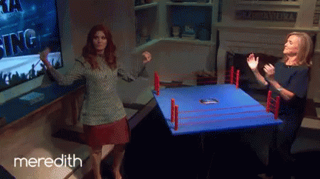 Debra Messing Challenges Meredith Vieira To The Ultimate Arm Wrestling Competition GIF - Meredith Vieira Debra Messing Challenge GIFs