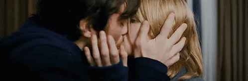 Cillian Murphy Kiss GIF - Cillian Murphy Kiss Couple GIFs