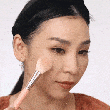 Applying Makeup Tina Yong GIF - Applying Makeup Tina Yong Putting Makeup On GIFs