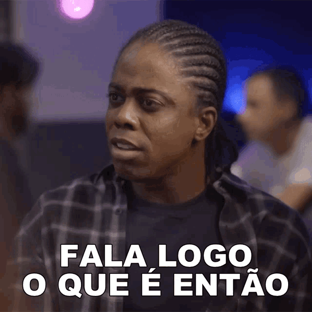 a man in a plaid shirt says fala logo o que e então