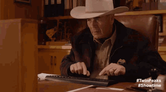 Old People Typing GIF - Twin Peaks Old People Typing One Finger Typing GIFs