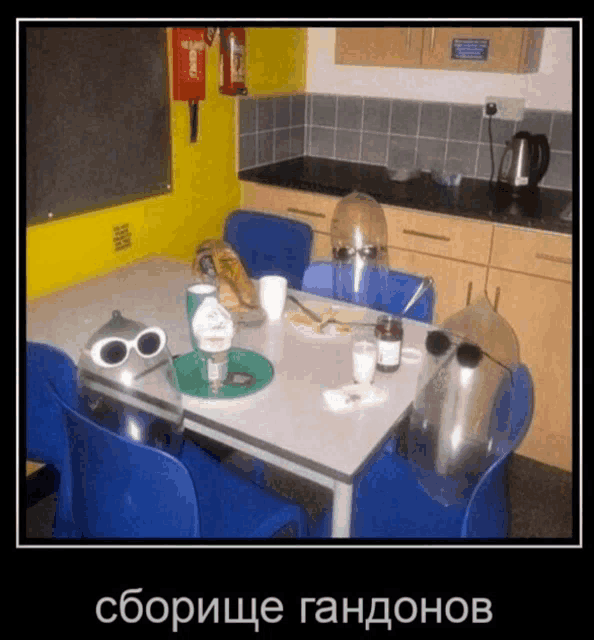 a picture of a kitchen with a foreign language written on the bottom of the picture