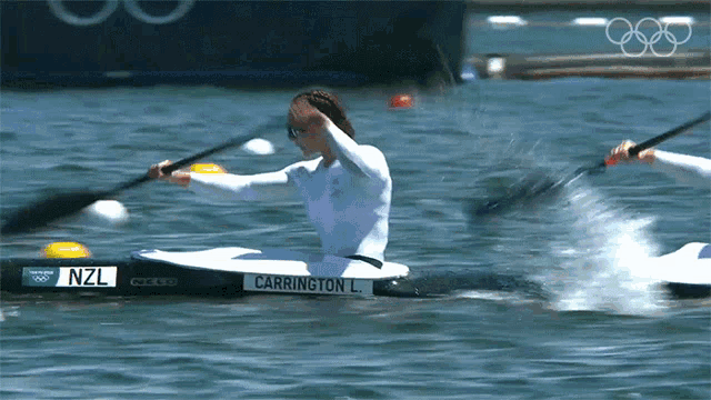 Rowing Lisa Carrington GIF - Rowing Lisa Carrington Caitlin Regal GIFs