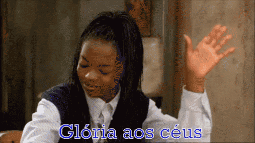 a girl says gloria aos ceus with her hands up in the air