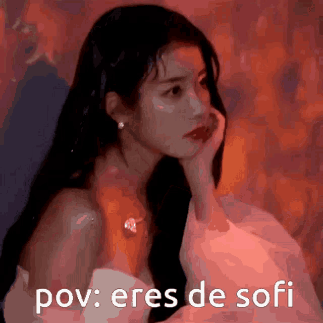 a picture of a woman with the words pov : eres de sofi below her