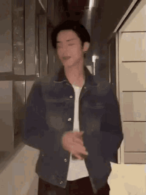 Seultron Yeonjun GIF
