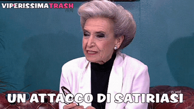 an older woman is sitting on a couch with a caption that says un attacco di satisfiasi