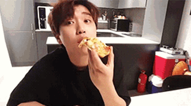 B1a4 Sandeul GIF - B1a4 Sandeul Eating GIFs