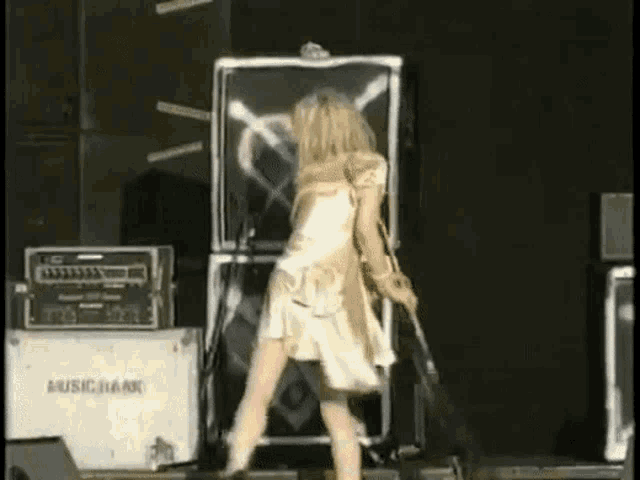Courtney Love Hole GIF - Courtney Love Hole Im Out GIFs