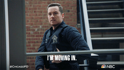 I'M Moving In Jay Halstead GIF - I'M Moving In Jay Halstead Jesse Lee Soffer GIFs