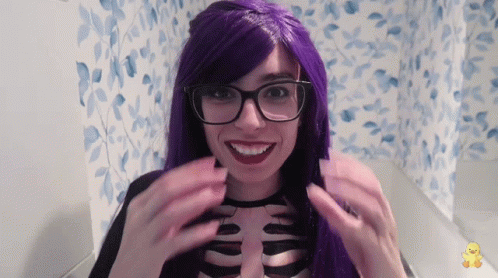 Lyna Evelyn Vallejos GIF - Lyna Evelyn Vallejos Remove Glass GIFs