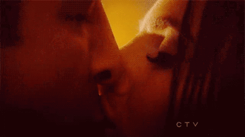 Tv Shows Kiss GIF - Tv Shows Kiss On Screen Kiss GIFs