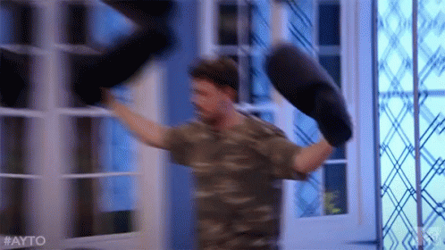Are You The One Pillow Fight GIF - Are You The One Pillow Fight Ready GIFs