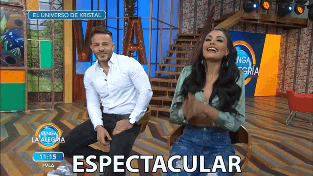 a man and a woman are sitting on a stage with the words espectacular behind them