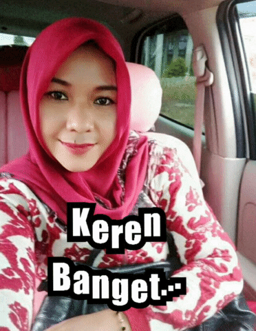 a woman wearing a pink hijab is sitting in a car with the words keren banget on the bottom