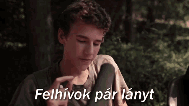 a young man with the words felhivok par lanyt written below him