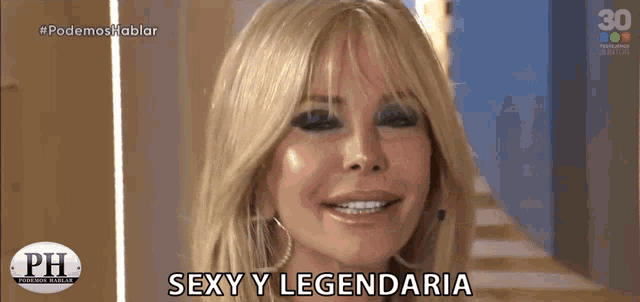 a blonde woman is smiling with the words sexy y legendaria below her