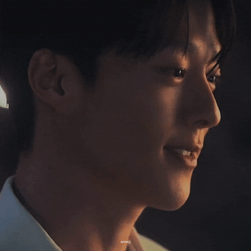 a close up of a man 's face with a caption that says ' amanda ' on the bottom