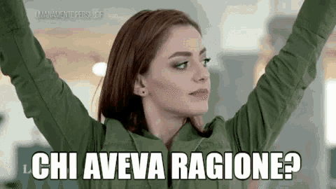 a woman with her arms in the air and the words chi aveva ragione