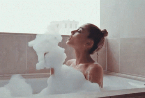 Ariana Grande Bathtub Vouge GIF - Ariana Grande Bathtub Vouge Ariana Grande GIFs