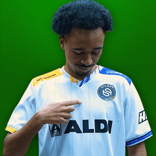 a man wearing a white shirt with aldi written on it
