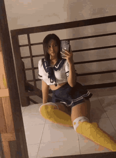 951753 Japaneseschoolgirl GIF