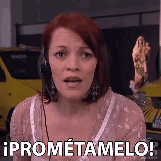 a woman wearing a headset says " prometamelo "