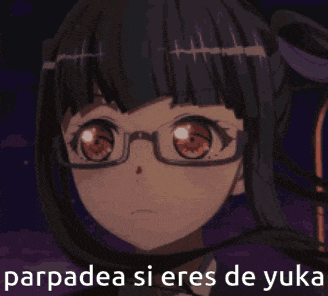 a girl with glasses and the words parpadea si eres de yuka on the bottom