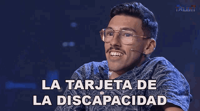 a man with glasses and a mustache is holding a credit card and the words la tarjeta de la discapacidad are above him