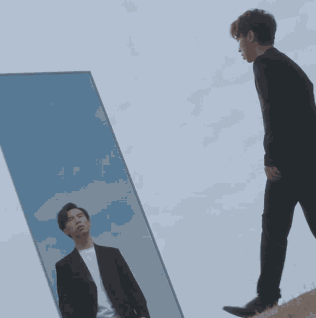 Looking At A Mirror Eddy Chen GIF - Looking At A Mirror Eddy Chen Two Set Violin GIFs
