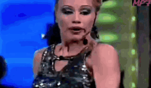 a woman in a sequined top is wearing a microphone and the word mp3 is on the bottom right