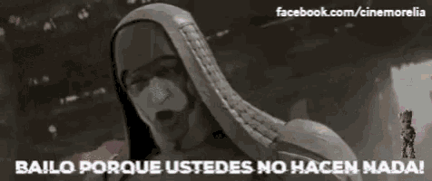 a man is dancing in front of a group of people and the words bailo porque ustedes no hacen nada