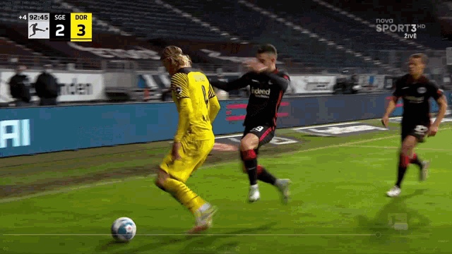 a soccer game is being shown on nova sport 3
