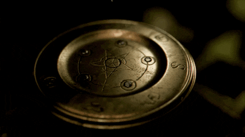 a circle with a pentagram in the center and the letters g and s around it