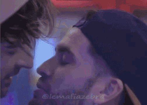 Miguelvilas Kiss GIF - Miguelvilas Kiss Gay GIFs