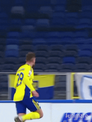 a man in a yellow jersey with the number 29 on the back