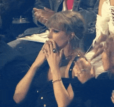 Taylor Swift Vmas GIF - Taylor Swift Vmas Awards Show GIFs