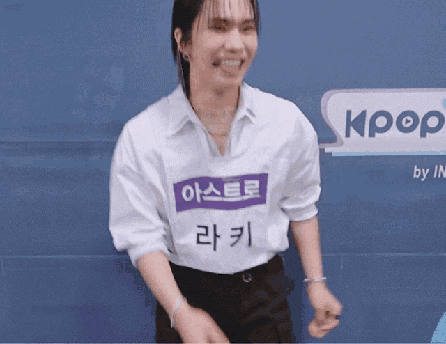 a person wearing a shirt that says kpop by in on it