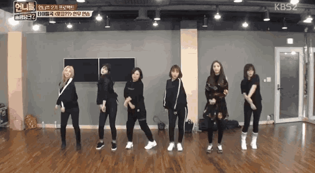 a group of women are dancing in a room with kbs2 written on the screen