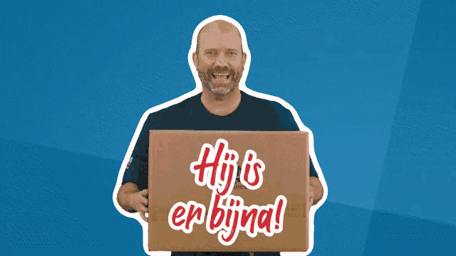 a man holding a cardboard box that says hij is er bijna on it