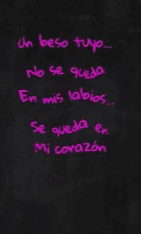 a blackboard with pink writing that says " un beso tuyo "