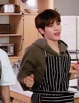 Taeyong Mama Taeyong GIF - Taeyong Mama Taeyong What The Hell Are You Doing Brother GIFs